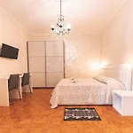 Bed & Breakfast - E