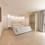 Bed & Breakfast - E 3*