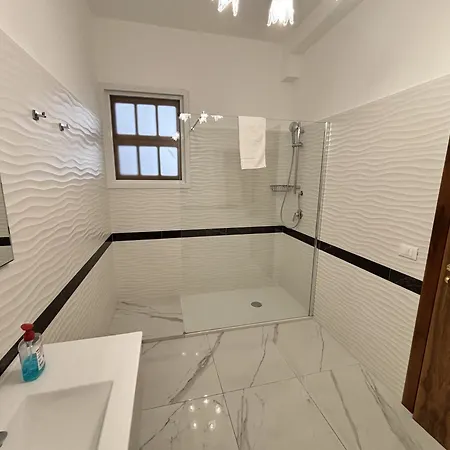 - E 4* Porto Cesareo